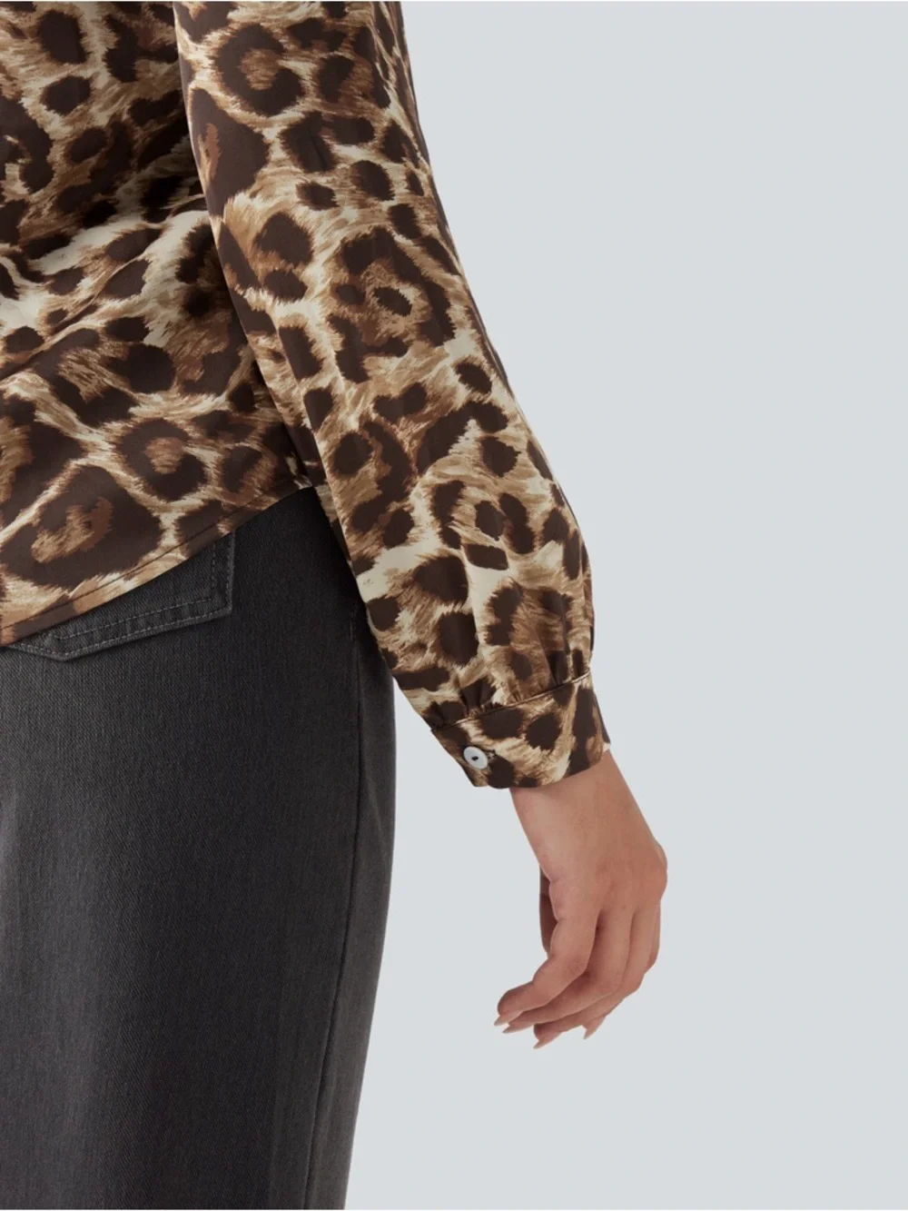 Leopard Print Button Down Shirt Long Sleeve Collared Casual Blouse NWT Small - Picture 5 of 8